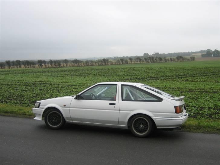 Toyota Corolla AE86 billede 2