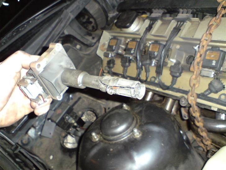 BMW 328i  aka 325i (SOLGT) - resultat af løst tændrør dem var der 2 af øv øv  billede 10