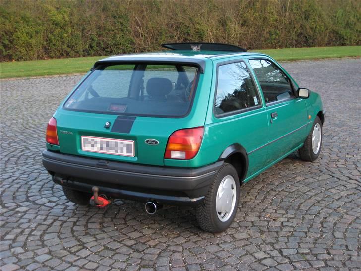 Ford Fiesta SOLGT - Den rustfrie potte lyder ganske herligt - som en Mustang skal lyde! billede 2