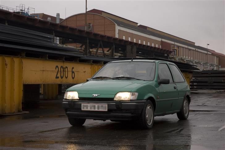 Ford Fiesta SOLGT billede 5