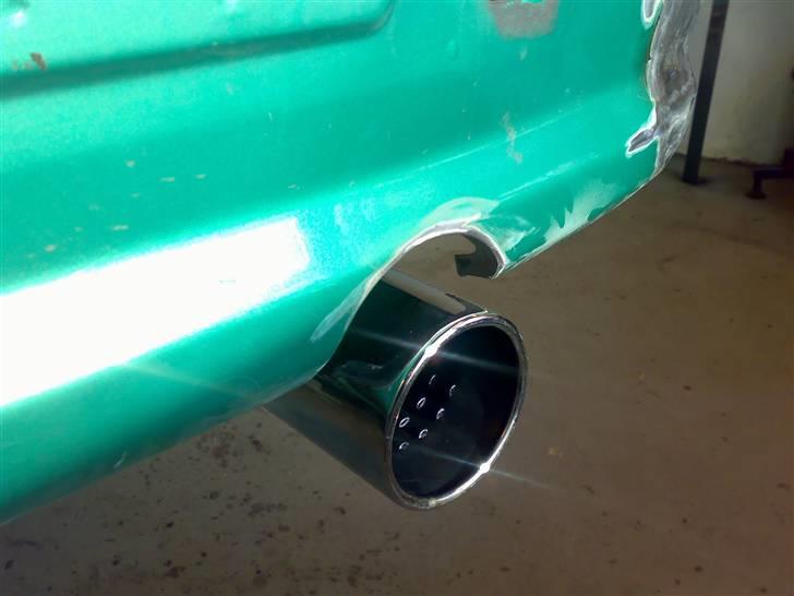 Ford Fiesta SOLGT - Exhaust før jeg fik lavet rust på kofangerne billede 11