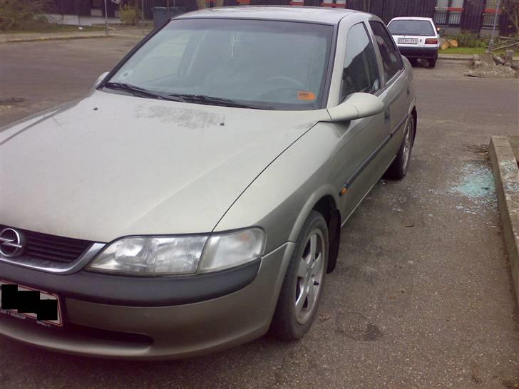 Opel Vectra 1,6 16V***SOLGT*** billede 1