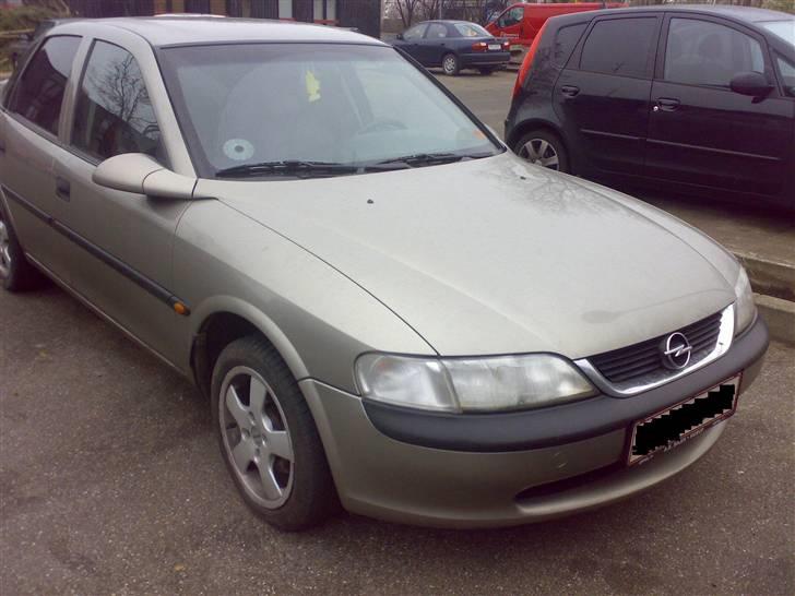 Opel Vectra 1,6 16V***SOLGT*** billede 2