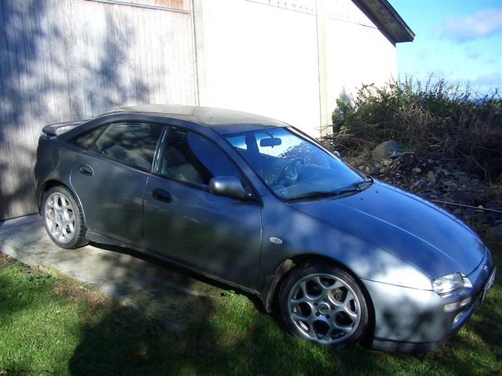 Mazda 323F BA GT V6-24v *SOLGT* billede 2