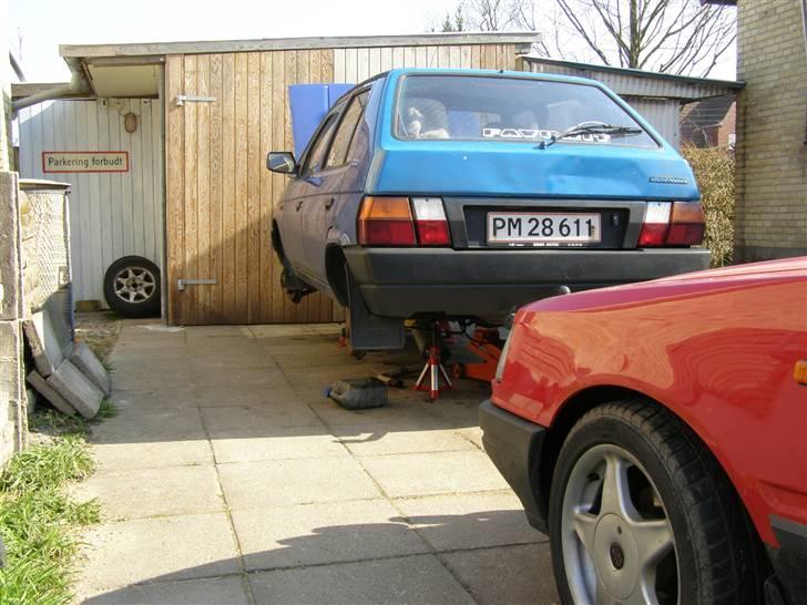 Skoda favorit 135lx **SOLGT** - smadret 1 bremserør = nye rør hele vejen rundt  derfor ingen hjul billede 16