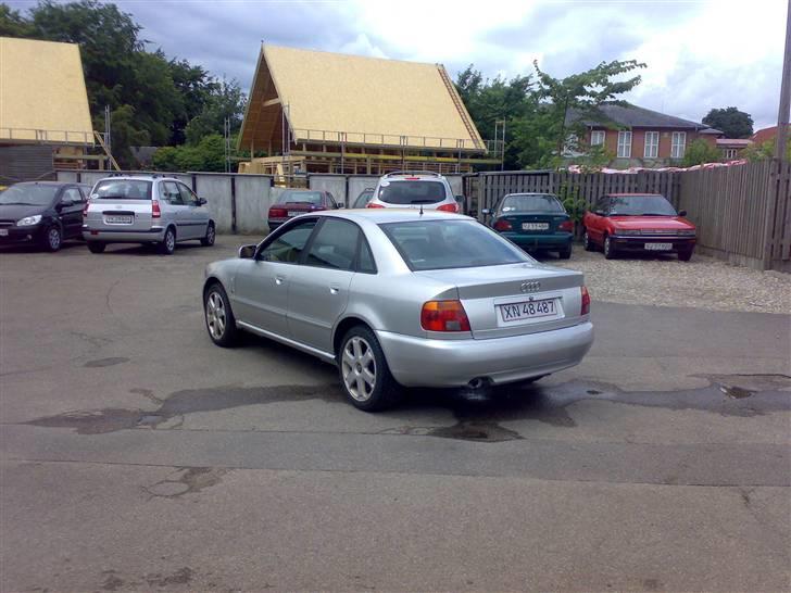 Audi A4 1.6 *Solgt* billede 3
