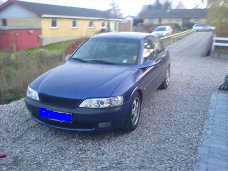 Opel vectra b - Efter bilen  har fået lavet rust, lidt kedelig nu og de nye baglygter  stadig ikke sat på billede 7