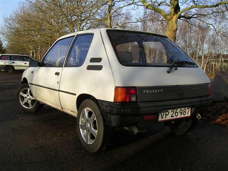 Peugeot 205 1,1 XL (Vinterbil) billede 1