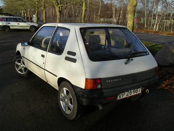 Peugeot 205 1,1 XL (Vinterbil) billede 2