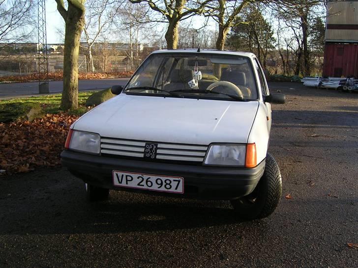 Peugeot 205 1,1 XL (Vinterbil) billede 3