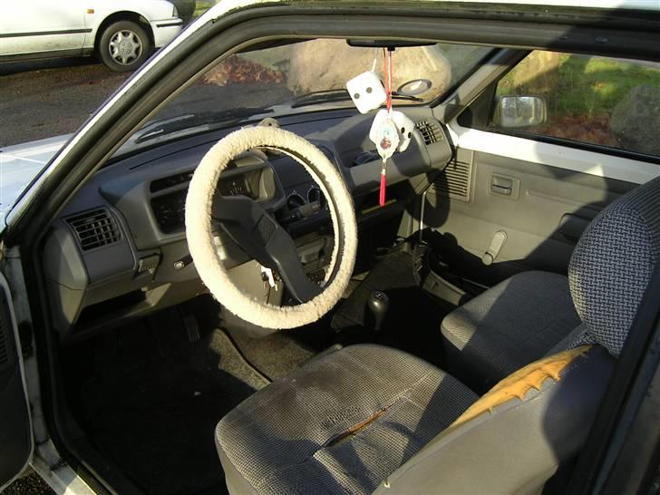 Peugeot 205 1,1 XL (Vinterbil) billede 8