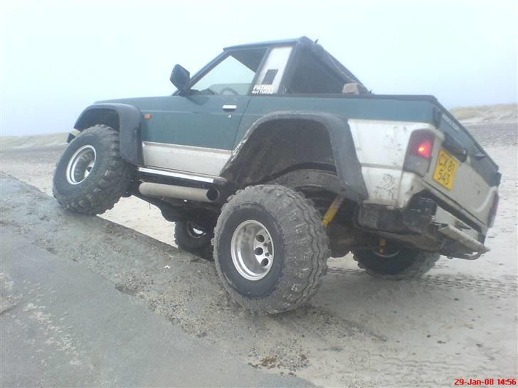 Nissan patrol gr 2,8 bortgivet - ved en bunker ude ved fjerritslev billede 7