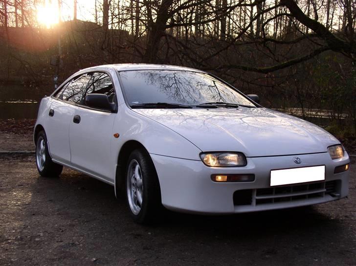 Mazda 323F BA DØD billede 1