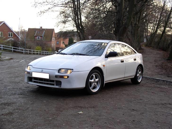 Mazda 323F BA DØD billede 2