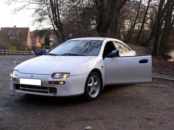 Mazda 323F BA DØD billede 3