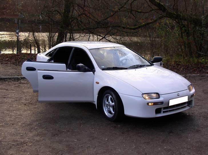 Mazda 323F BA DØD billede 5