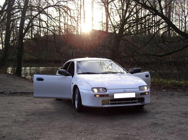 Mazda 323F BA DØD billede 6