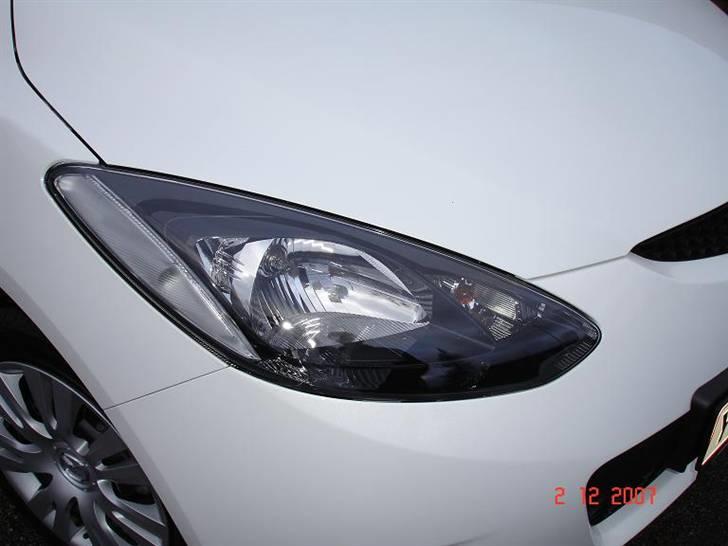 Mazda 2 Advance (SOLGT) - den store forlygte. billede 11