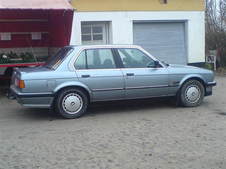 BMW E30 320i.... tøzen billede 5