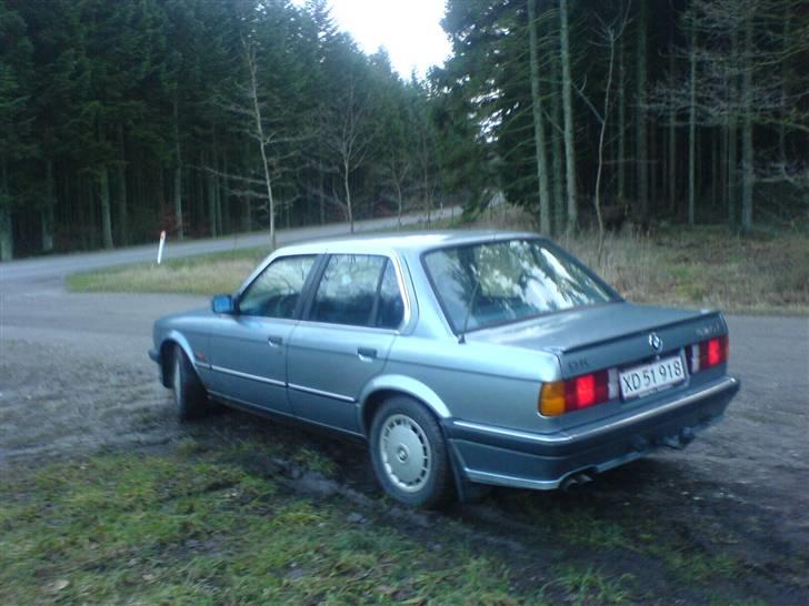 BMW E30 320i.... tøzen billede 8