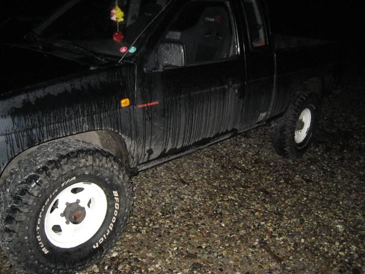 Nissan kingcab skroted  - med de store dæk på billede 13