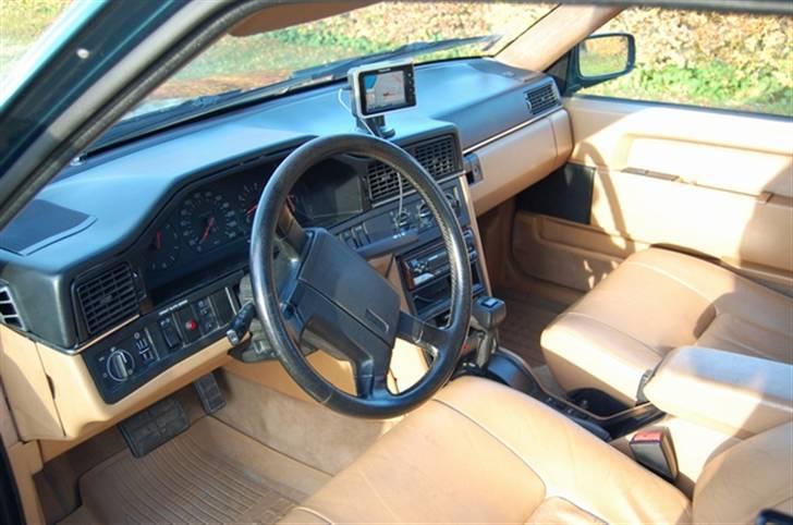 Volvo 960  3.0  aut.  - Biscuitfarvet læderkabine ligner meget den jeg havde i min elskede 264 GLE. billede 4