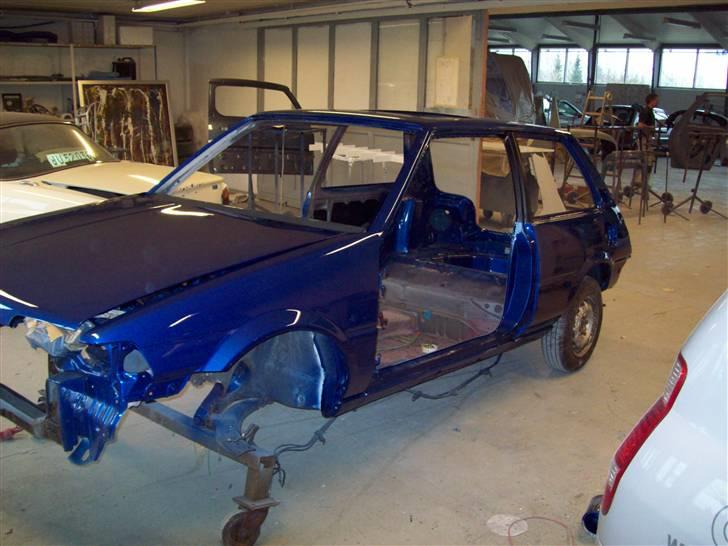 Toyota corolla gt smadret - Hos maleren. billede 1