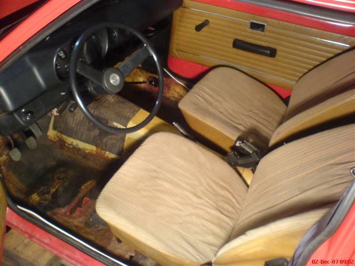 Opel Kadett C Solgt - Kabine er ellers i fin stad. Her ses også at jeg har pillet alt ud der var på gulvet.  billede 15