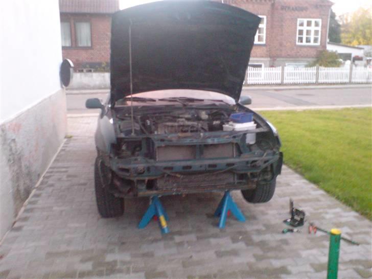 Opel Calibra -SOLGT- - Ved at skifte forlygter :D billede 6