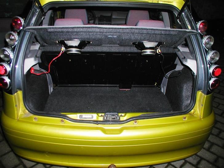 Fiat Punto 60 SX "SOLGT" - Et par heftige Pioneer Højtaler 6X9 billede 7