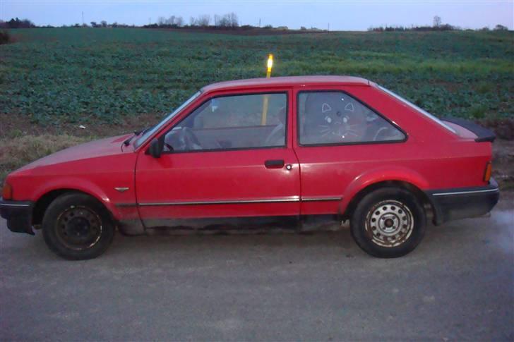 Ford Escort 1,3 cl (solgt) billede 7