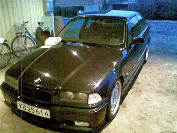 BMW 320 i Coupe SOLGT!!! :( - Efter hun var blevet vasket og tørt af, rigtig fin:) ..  billede 8