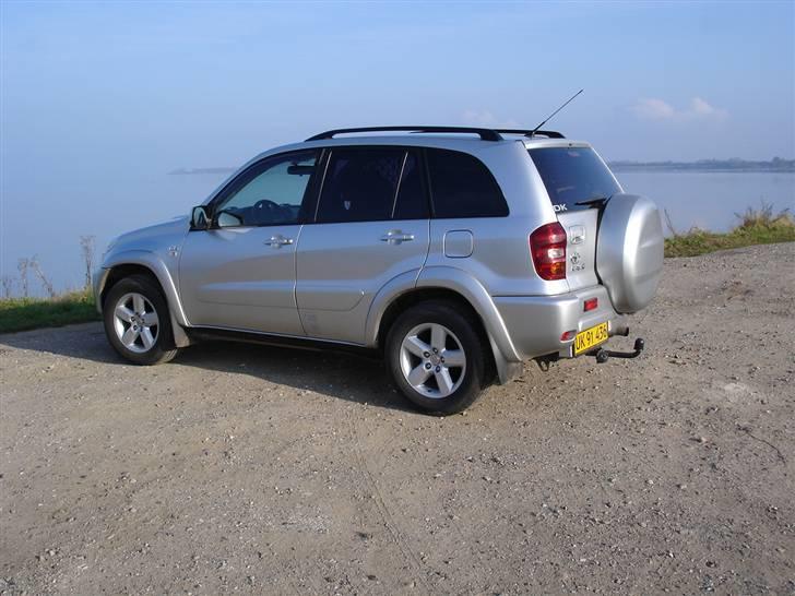 Toyota RAV4 2,0 D-4D, LUXUS - Oktober 2007 på Tåsinge....... smukt område..OK bil ikk´?? billede 10