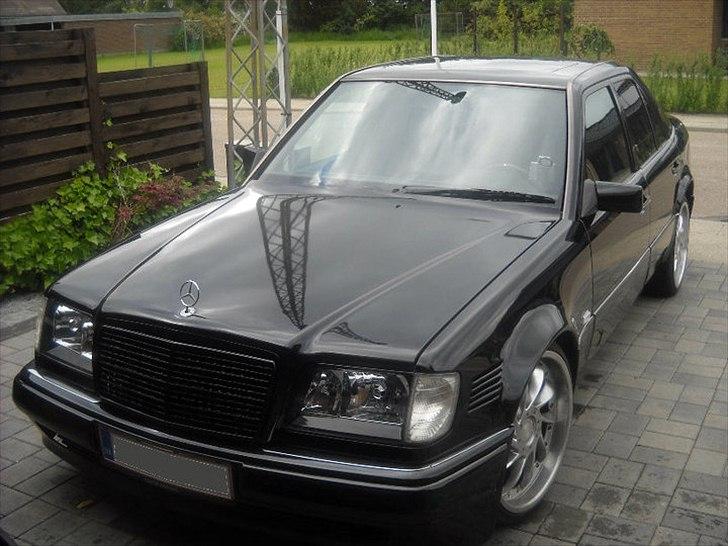 Mercedes Benz 300 D Turbo billede 1