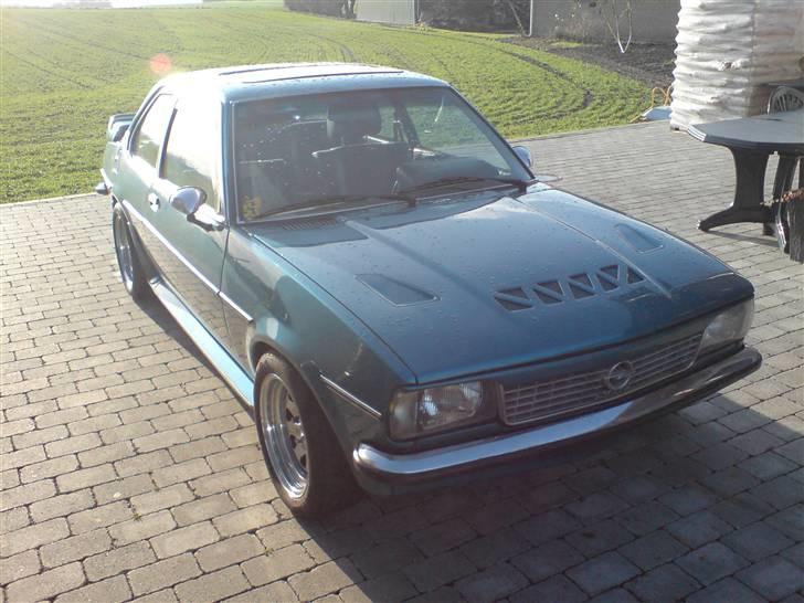 Opel Ascona B(Totalskadet) billede 1