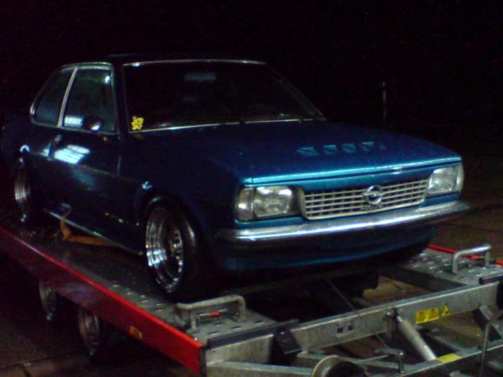 Opel Ascona B(Totalskadet) - På en tank i Hamburg billede 10