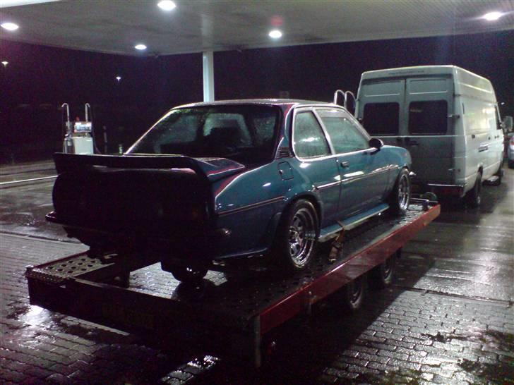 Opel Ascona B(Totalskadet) - På en tank i Hamburg billede 11