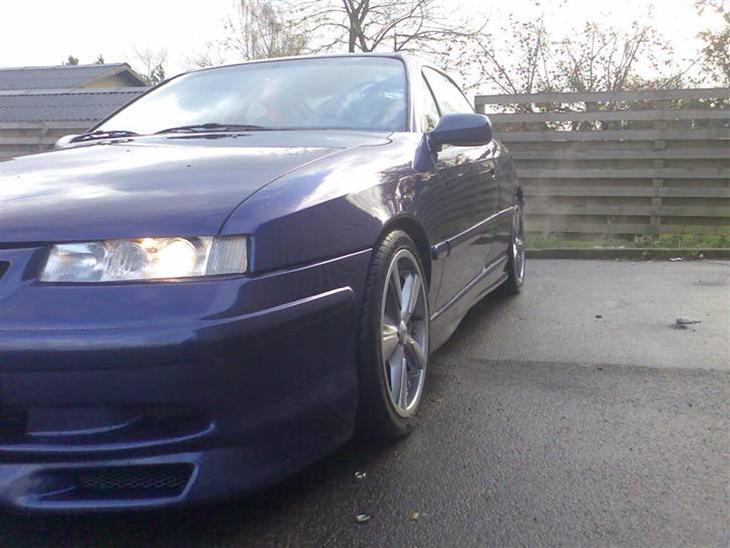 Opel Calibra Last Edition - Den ser lidt nice ud, ik, og har et sæt angeleyes liggende på lager, ville pynte tror jeg... billede 1