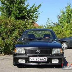 Opel ascona B Projekt (402m)