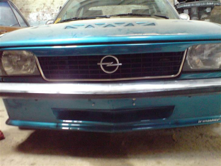 Opel Ascona B(Totalskadet) - nymalet frontgrill.. meget kønnere!! billede 16