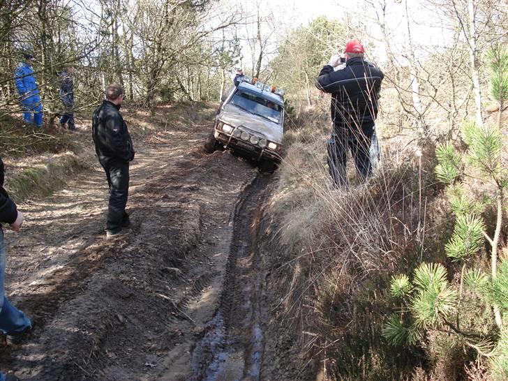 Nissan King Cab "(solgt)" - Det hælder lidt , men blev værre længere nede af bakken. billede 17