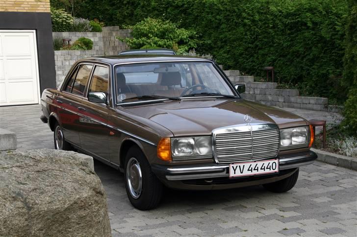 Mercedes Benz 123 (SOLGT) billede 1