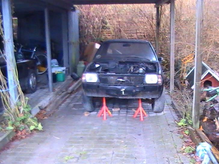 Opel ascona B Projekt (402m) - her holder hun på sin midlertide plads : ) billede 1
