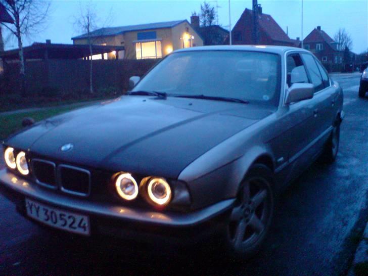 BMW E34 530i SOLGT billede 1