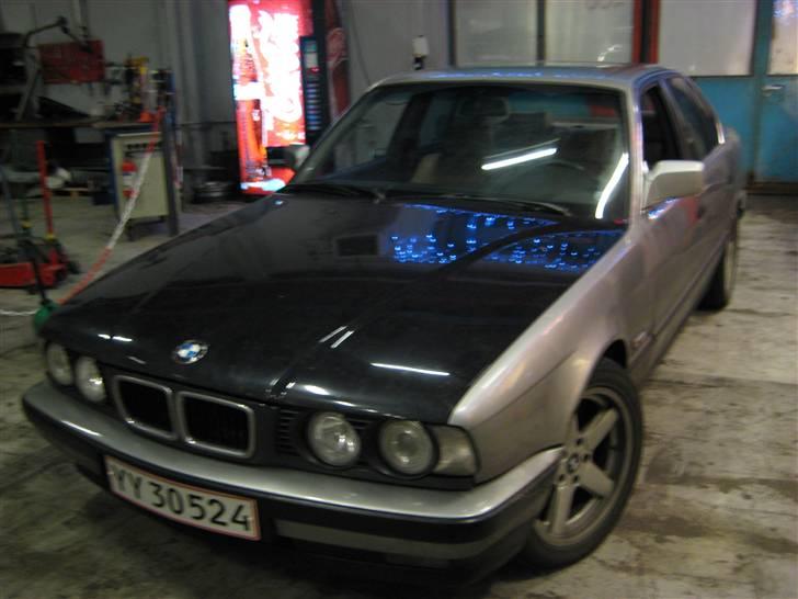 BMW E34 530i SOLGT billede 2