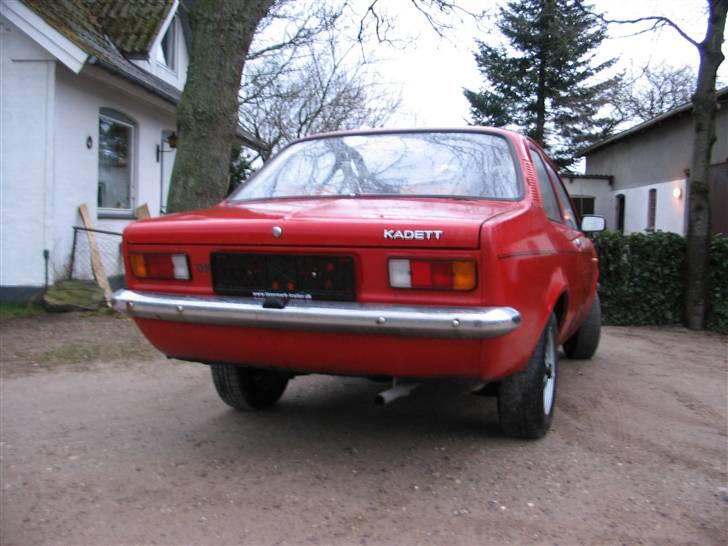 Opel Kadett C Sedan - Inden jeg fik IRMSCHER spoiler SR bagplade til den. billede 13