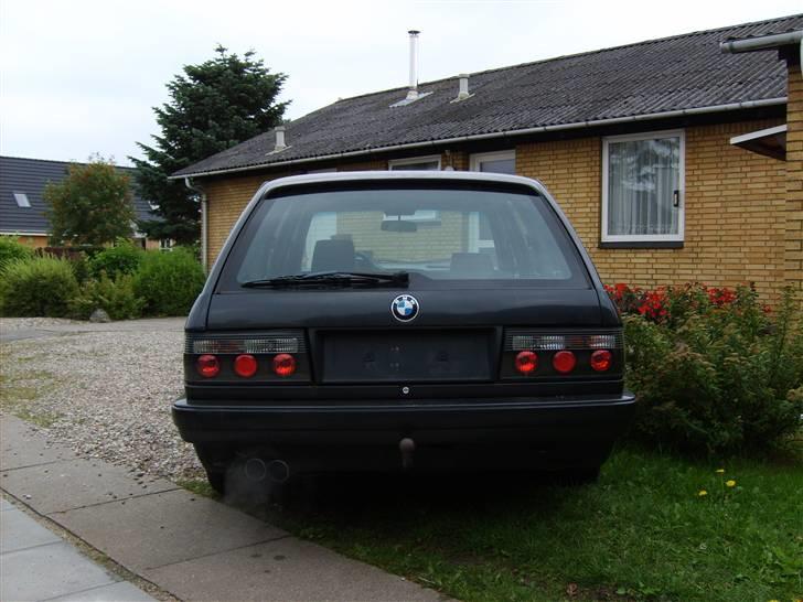 BMW E30 325I Touring - Bagfra med de nye lygter monteret billede 1