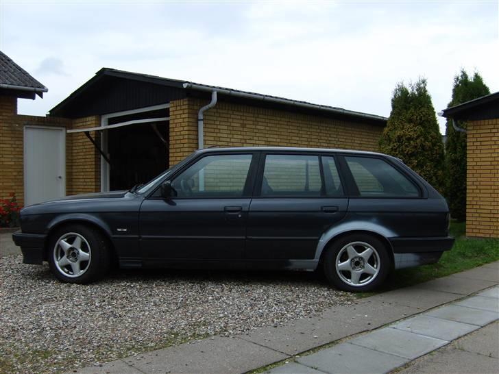 BMW E30 325I Touring - Efter skift af skærmkant billede 3