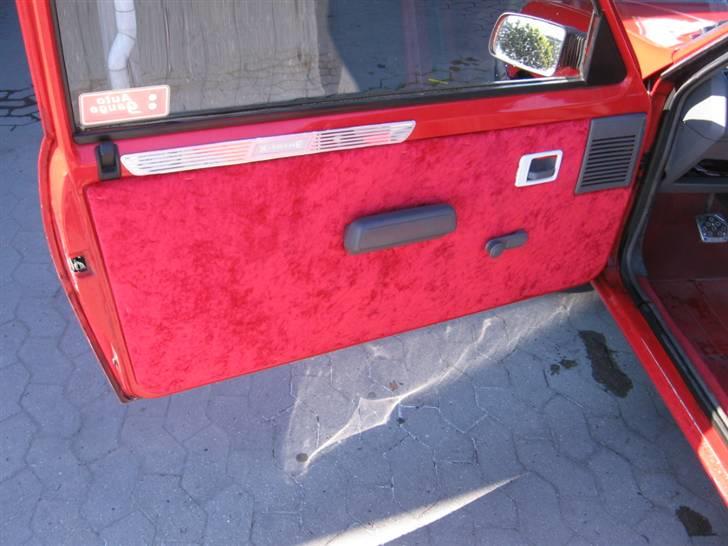 Peugeot 205 SOLGT :/ - mine veluor døre :) billede 3