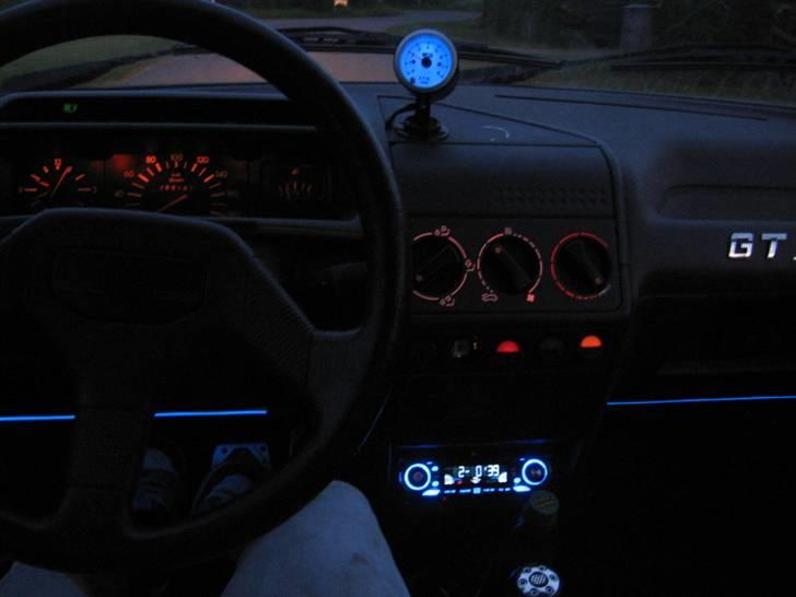 Peugeot 205 SOLGT :/ - cockpittet ved aften billede 10